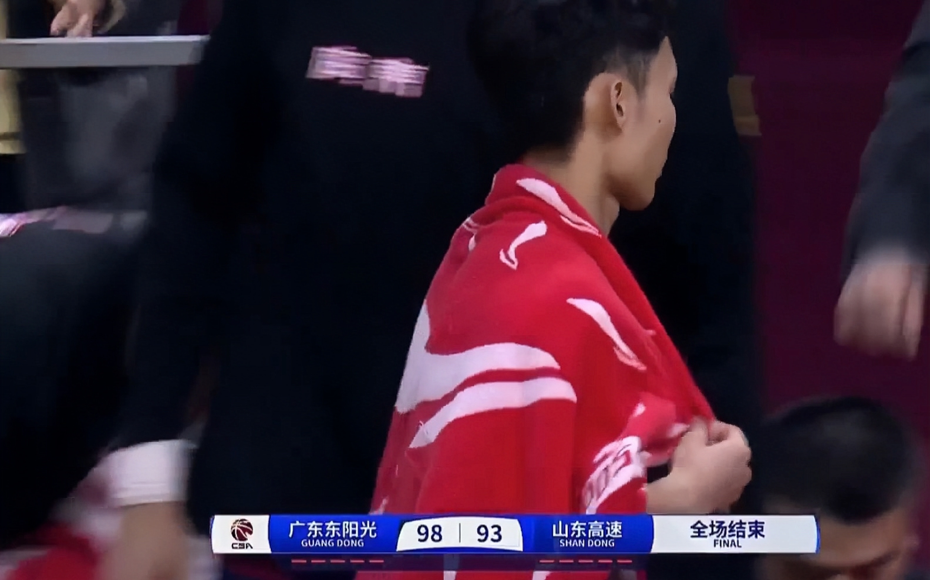 广东队在CBA季后赛中打出进球，被誉为教练席炸锅