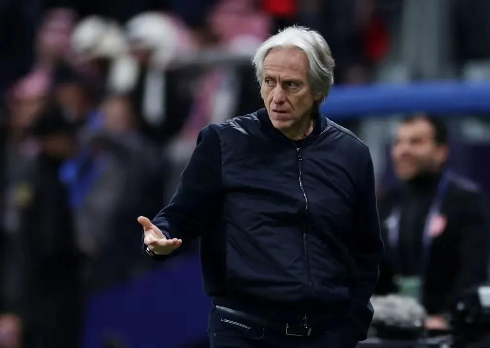 热那亚主教练换帅频繁，球队士气波动不定的简单介绍