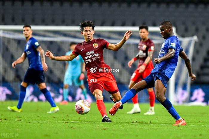 上港首发阵容出炉,外援表现抢眼 上港首发阵容出炉,外援表现抢眼