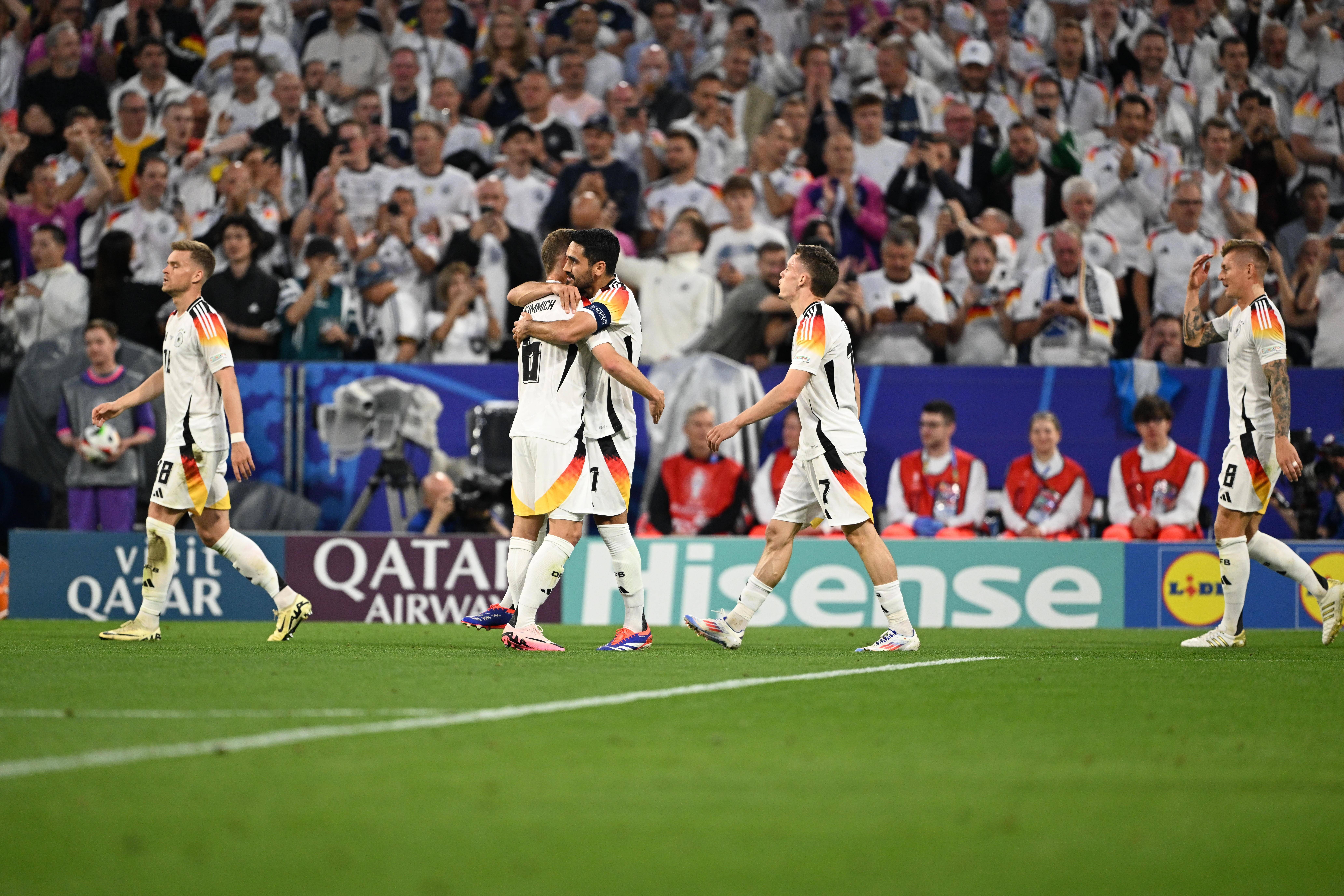 包含尤文图斯主场大胜，向冠军发起冲击的词条