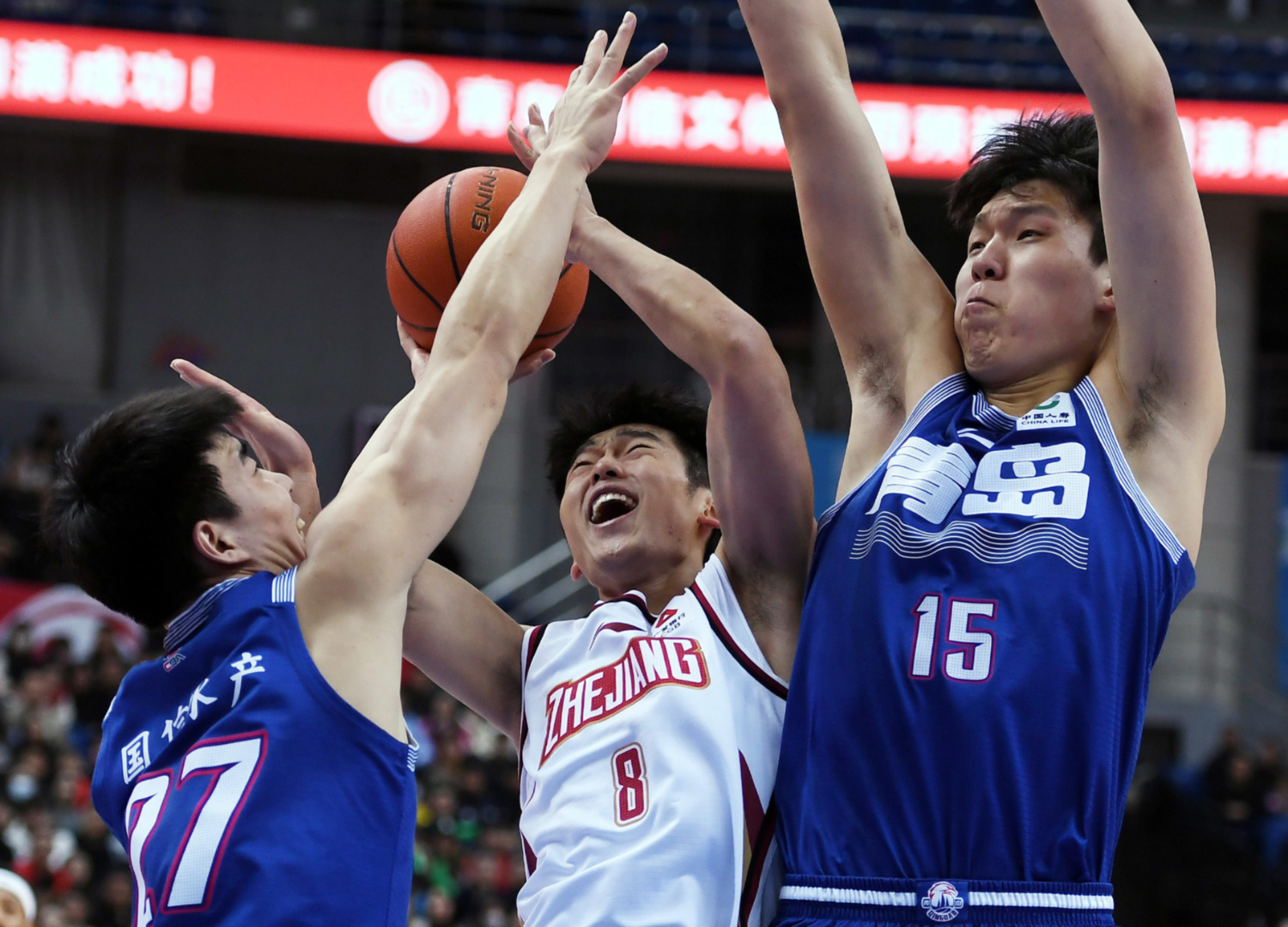 青岛男篮主场失利,遗憾告终 青岛男篮主场失利,遗憾告终